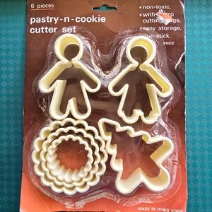 Vintage Plastic Pastry-n-Cookie Cutter Set of 6 Pieces NEW